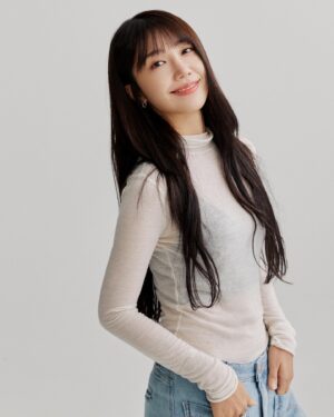 Jung Eun-ji Instagram - New✨
😶😏