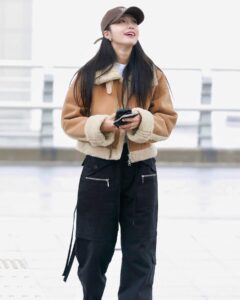 Jung Eun-ji Instagram - 예쁘게찍어줘서 고마워🖤 #대만#Travelog#콘서트#곧만나🖤