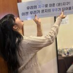 Jung Eun-ji Instagram - Travelog 마지막 공연이 끝났네요 만나서 너무 즐거웠고 행복했습니다🖤 우리의 여행록에 행복한 페이지가 되었길 바라면서! 안녕!!!!!!