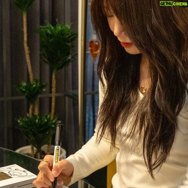 Jung Eun-ji Instagram - @maison21g_kr #콩발바닥#믕발바닥#내마음가는대로#향기