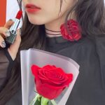 Jung Lea Instagram - #유료광고 디올의 아이코닉 꾸뛰르 립스틱 가 오픈을 했습니다🌹 ✨스토어 행사 기간은 : 2024.1.3 ~ 1.7 장소는 : 현대 코엑스점 1층 디올 뷰티 매장 앞 ✨ 모든 루즈 디올 구매 대상 에게는 샤쉐 2종(프라이머 리퀴드 파운데이션), 싱글 플라워 증정 및 각인 서비스 진행이 되고요(*** 2가지 서비스를 모두 진행하는 곳은 현대 코엑스 & 신세계 강남 ONLY!!!) 그외 금액대별 다양한 기프트 증정 예정 이라고 합니다! 또한 ’나에게 맞는 루즈 디올 룩을 찾아주는 루즈 디올 컬러 테스트‘를 아이패드 프로그램으로 진행이 된다고 하니 다양한 이벤트와 혜택 놓지지 마세요❤️ ✨ 제가 사용한 루즈 디올 색상은 이번 루즈디올의 메인 컬러인 벨벳 #999 입니다 ~ 색상 자체가 너무 이쁜 999 이고요 무엇보다도 벨벳 피니쉬 색감이 오래 지속되는 장점과 동시에 입술에 부드럽게 발리는 보송한 감촉이 너무 좋았습니다! ✨2024 모두모두 새해복 많이 받으시고 새해 풍족하게 다양한 이벤트와 혜택 놓지지 마세요🌹 Happy new year ❤️ #디올뷰티 #루즈디올 #디올립스틱 #루즈디올팝업 #립스틱추천 #신제품 #선물추천 #RougeDior #현대백화점 #현대백화점무역센터점#디올뷰티 #디올메이크업 #루즈디올 #루즈디올팝업스토어 #디올팝업#립스틱 #립추천 #디올루즈디올 #립발색 #립메이크업 #DiorBeauty