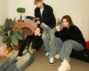 Jung Lea Instagram - My best friends 💛