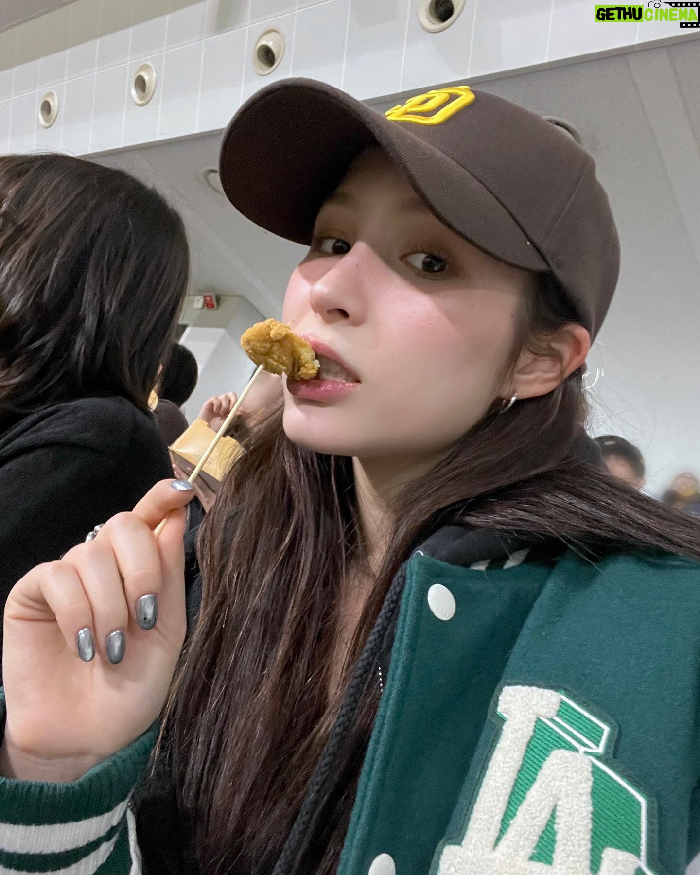 Jung Lea Instagram - 이쁜 모자쓰고 너무나 멋진 경기를 보고온 어느날..😁💛 정리아 신난거 보이시죠 LEAMONS~🍋