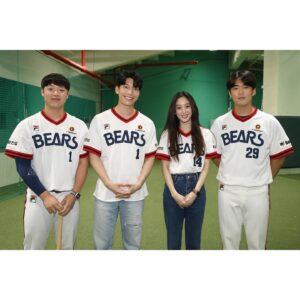 Jung Ryeo-won Instagram - .
오늘 쪽집게 강의 해주신
박치국 선수님, 이병헌 선수님 고생많으셨습니다.
좋은추억 감사해요🫣🫡
#승리요정꿈나무