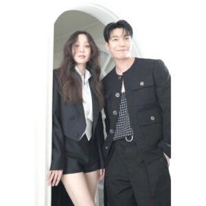 Jung Ryeo-won Instagram - .
졸업.
3부.
tonight!
at 9:20 tvn🙆‍♂️