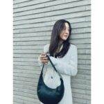 Jung Ryeo-won Instagram - . 🐎👜🖤 #Longchamp #LongchampRoseau #롱샴 #롱샴로조 #광고