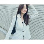Jung Ryeo-won Instagram - . 🐎👜🖤 #Longchamp #LongchampRoseau #롱샴 #롱샴로조 #광고