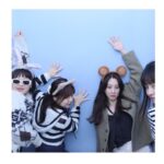 Jung Ryeo-won Instagram - . 요거요거 잼나네😍☺️😬 team yoana👍🫶❤️ 촬영끝까지 ☝️👩‍🏫 달려보자아