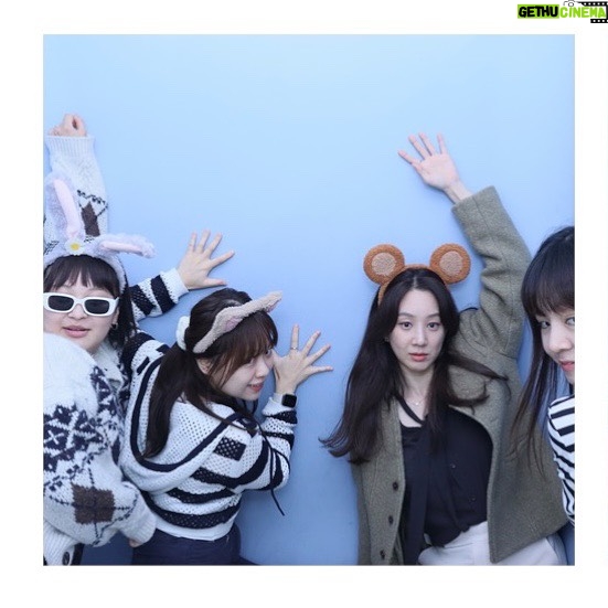 Jung Ryeo-won Instagram - . 요거요거 잼나네😍☺️😬 team yoana👍🫶❤️ 촬영끝까지 ☝️👩🏫 달려보자아