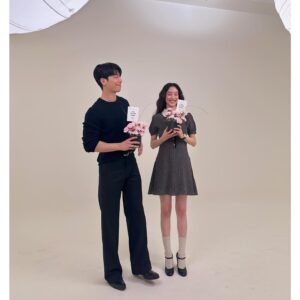 Jung Ryeo-won Instagram - 홍보데이
of
#졸업
tvn 5/11