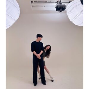 Jung Ryeo-won Instagram - 홍보데이
of
#졸업
tvn 5/11