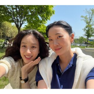 Jung Ryeo-won Instagram - .
윤주언니와 피크닉 🧺 🍹🍓
>_<
coming soon❤️