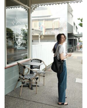 Jung Ryeo-won Instagram - .
변덕터지는 날씨 stroll-
in
@maisonloeuvre 
#광고
#루에브르