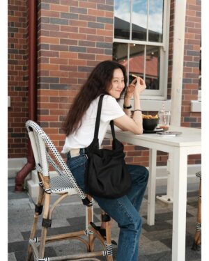 Jung Ryeo-won Instagram - .
변덕터지는 날씨 stroll-
in
@maisonloeuvre 
#광고
#루에브르