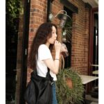Jung Ryeo-won Instagram - . 변덕터지는 날씨 stroll- in @maisonloeuvre #광고 #루에브르