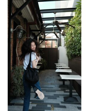 Jung Ryeo-won Instagram - .
변덕터지는 날씨 stroll-
in
@maisonloeuvre 
#광고
#루에브르