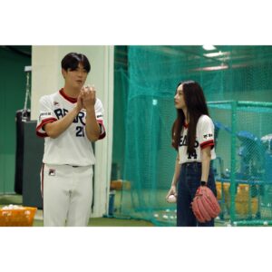 Jung Ryeo-won Instagram - .
오늘 쪽집게 강의 해주신
박치국 선수님, 이병헌 선수님 고생많으셨습니다.
좋은추억 감사해요🫣🫡
#승리요정꿈나무