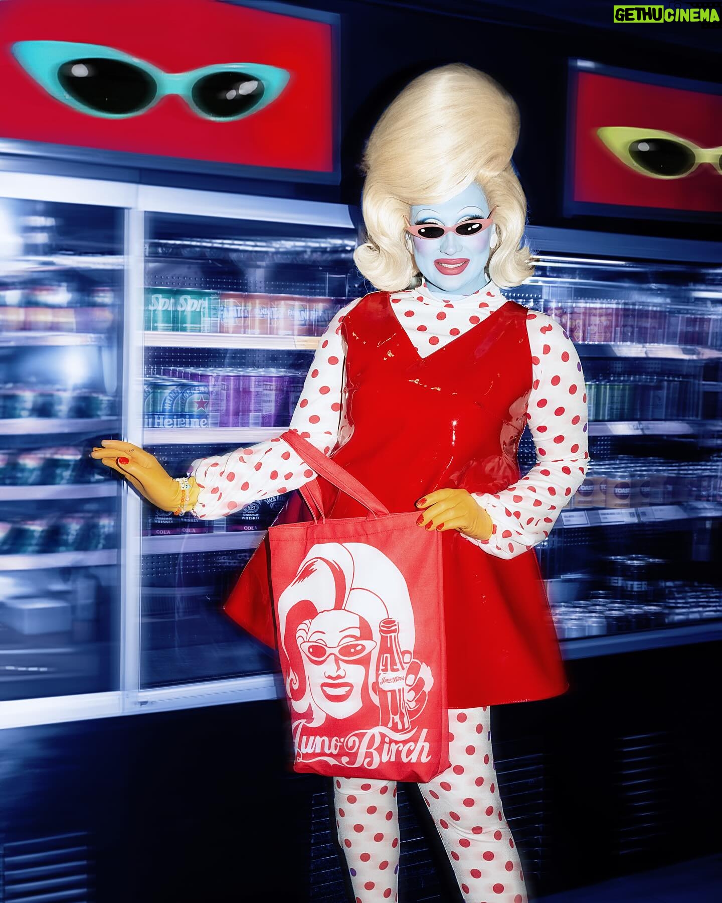 Juno Birch Instagram - Love this little lunch break shot by @alexandermoorestudio outfit by @freakcouturemcr tote design by @marcbeggar 👽