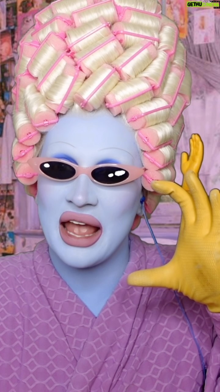 Juno Birch Instagram - We’re playing the sims 2 pets and discussing jelly aliens over on the channel today