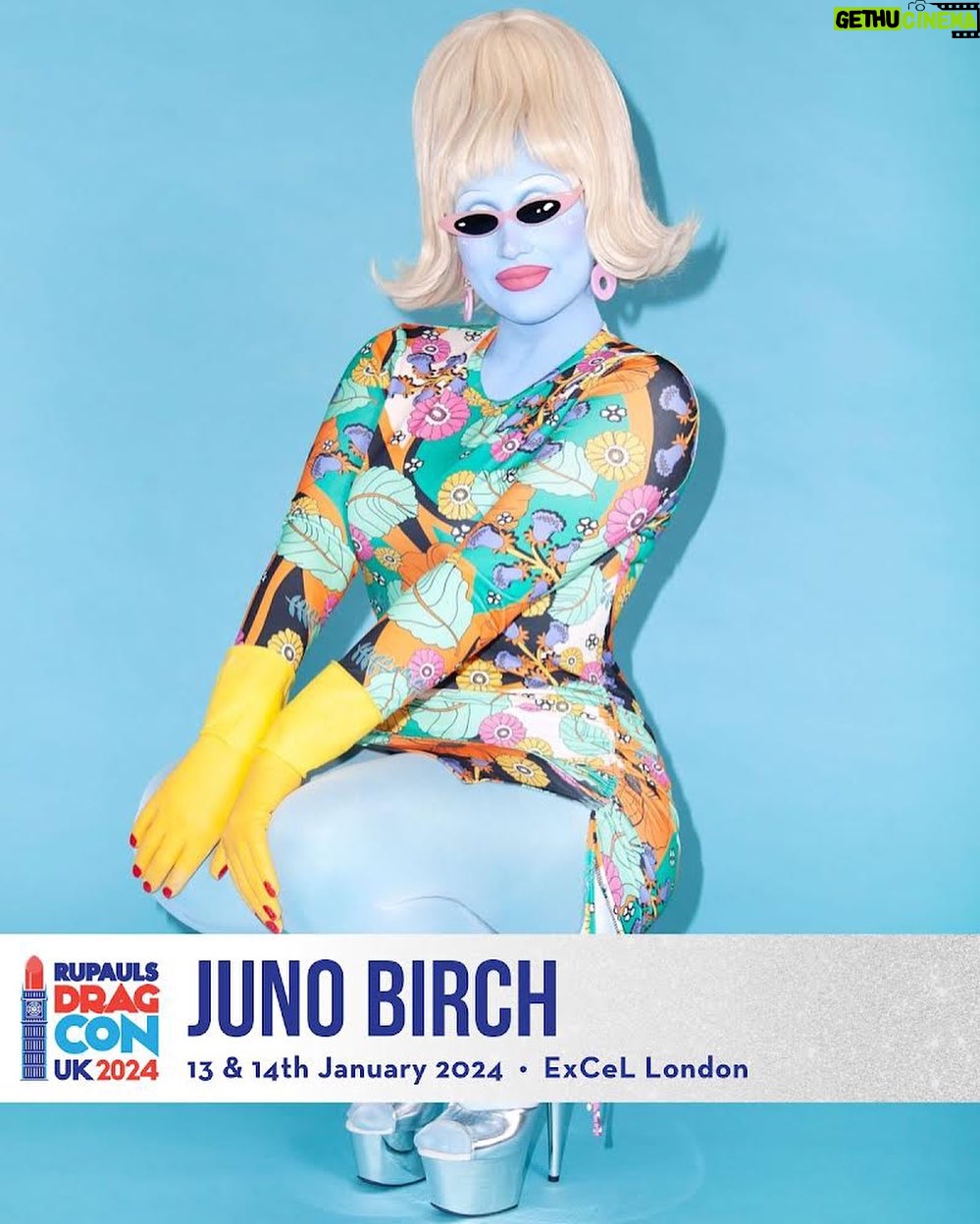 Juno Birch Instagram - Drag con I’m coming back, yes that’s happening! See you soon London, rupaul get ready for a big kiss from your favourite blue alien 😉 I will be selling my artwork and brand new t shirts prints pins totes and more at the juno booth! 👽❤️