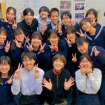 Juri Ueno Instagram - in KAKOGAWA 2024.2/4に初の「HIGH SCHOOL KEION CONCERT 」に、サプライズゲストで登壇した2日後、 2024.2.6に、地元「加古川」の「今」の魅力をたっぷりラジオで取材させていただきました！ 東播磨高校は放送部が何度も全国優勝している素晴らしい実績があります。その放送室から録音させていただきました‼️😄 写真は放送部員の皆さん、🎤 軽音コンサートの司会を務めたお二人、🎸 たかみくらファームの牛塚さん、🥗 加古川ワインバルの店長さん、🍕 加古川の市長、岡田さん、 みとろフルーツパーク内、「FURERU」の皆さん、 「日本毛織」工場第一号店、「NIKKE」さん、 （Tui Kauriのメリノウールの洋服は、こちらのニッケさんで、お作りさせていただいてます。） ラジオで、加古川の楽しいお話聴いてください🌷 Audee や radico で聴けます😇 「juri's favorite note」 #jurisfavoritenote