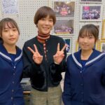 Juri Ueno Instagram - in KAKOGAWA 2024.2/4に初の「HIGH SCHOOL KEION CONCERT 」に、サプライズゲストで登壇した2日後、 2024.2.6に、地元「加古川」の「今」の魅力をたっぷりラジオで取材させていただきました！ 東播磨高校は放送部が何度も全国優勝している素晴らしい実績があります。その放送室から録音させていただきました‼️😄 写真は放送部員の皆さん、🎤 軽音コンサートの司会を務めたお二人、🎸 たかみくらファームの牛塚さん、🥗 加古川ワインバルの店長さん、🍕 加古川の市長、岡田さん、 みとろフルーツパーク内、「FURERU」の皆さん、 「日本毛織」工場第一号店、「NIKKE」さん、 （Tui Kauriのメリノウールの洋服は、こちらのニッケさんで、お作りさせていただいてます。） ラジオで、加古川の楽しいお話聴いてください🌷 Audee や radico で聴けます😇 「juri's favorite note」 #jurisfavoritenote