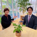 Juri Ueno Instagram - in KAKOGAWA 2024.2/4に初の「HIGH SCHOOL KEION CONCERT 」に、サプライズゲストで登壇した2日後、 2024.2.6に、地元「加古川」の「今」の魅力をたっぷりラジオで取材させていただきました！ 東播磨高校は放送部が何度も全国優勝している素晴らしい実績があります。その放送室から録音させていただきました‼️😄 写真は放送部員の皆さん、🎤 軽音コンサートの司会を務めたお二人、🎸 たかみくらファームの牛塚さん、🥗 加古川ワインバルの店長さん、🍕 加古川の市長、岡田さん、 みとろフルーツパーク内、「FURERU」の皆さん、 「日本毛織」工場第一号店、「NIKKE」さん、 （Tui Kauriのメリノウールの洋服は、こちらのニッケさんで、お作りさせていただいてます。） ラジオで、加古川の楽しいお話聴いてください🌷 Audee や radico で聴けます😇 「juri's favorite note」 #jurisfavoritenote