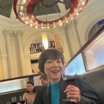 Juri Ueno Instagram – 夫婦初海外旅行は、
ニュージーランドのウェリントンでした🇳🇿
こちらのレストランは
初日の夜に訪れた、
「Logan Brown」(ローガン・ブラウン)。
ウェリントンのディナーと言えばここは外せないそう。
石造りの重厚感のある店内は
オークランドとは違った
クラシカルな雰囲気があります✨
こんな素敵な場所で、
食べたり飲んだりしていいの?
(飲食禁止じゃないの?)って
戸惑うほどの歴史ある店内は天井が高く、
照明は柔らかく、料理は新しく、
初日からどっぷりウェリントンを満喫したのでした。🌕🍷😊(夫は食後に二階席にも座ってみました)
皆さんも機会があればぜひ。
空間に浸るだけでも最高です。
メインメニューは4種類(一つはビーガン)だったので、三、四人で行くと、一つずつお皿を頼んでシェア、
というのがオススメです😄
私は、コーディネーターさんと夫と
3種類ずつ頼みました♪
全部美味しかったです😋
《お知らせ🎁》
4/12から
#ニュージーランド旅パクエスト が始まります。
クイズに答えて素敵なプレゼントを
ゲットしてくださいね🎁💖✈️🇳🇿
明日アップするのは、
ウェリントン2日目の夜にディナーで訪れた
オーガニック食材とナチュラルワインを取り扱う
レストラン。✨
お楽しみに🌹😌
@nzembassyjapan
@airnzjp
@purenewzealand
https://www.loganbrown.co.nz