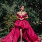 Jurnee Smollett Instagram - Throwing it back to the time, we got dressed up just attend the SAG awards from our homes lol…this dreamy dress was one of my favorite looks @zuhairmuradofficial @mandelkorn. Congrats to all the nominees tonight. I’ll be watching with my sweats on lol 😝 Cc @nikkinelms I miss my short hair 👀 📸 @thesupermaniak