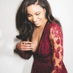 Jurnee Smollett Instagram - Surround yourself with people that make you laugh amidst the chaos Governor awards🥂 Dreamy designs by @nicolasghesquiere for @louisvuitton Lv high jewelry @francescaamfitheatrof 📸 @iziapluscamera