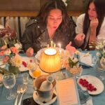 Jurnee Smollett Instagram – A birthday in Paris? So much gratitude 🙏🏽. Feeling incredibly grateful for another year around the sun and the blessings that come with it. Thank you all for the birthday wishes. I see you & feel so loved. What a lovely time, celebrating with my godmother @ltjackson_  and this incredible @louisvuitton fam. Feeling truly blessed 🥹 #libragang♎️ #birthday