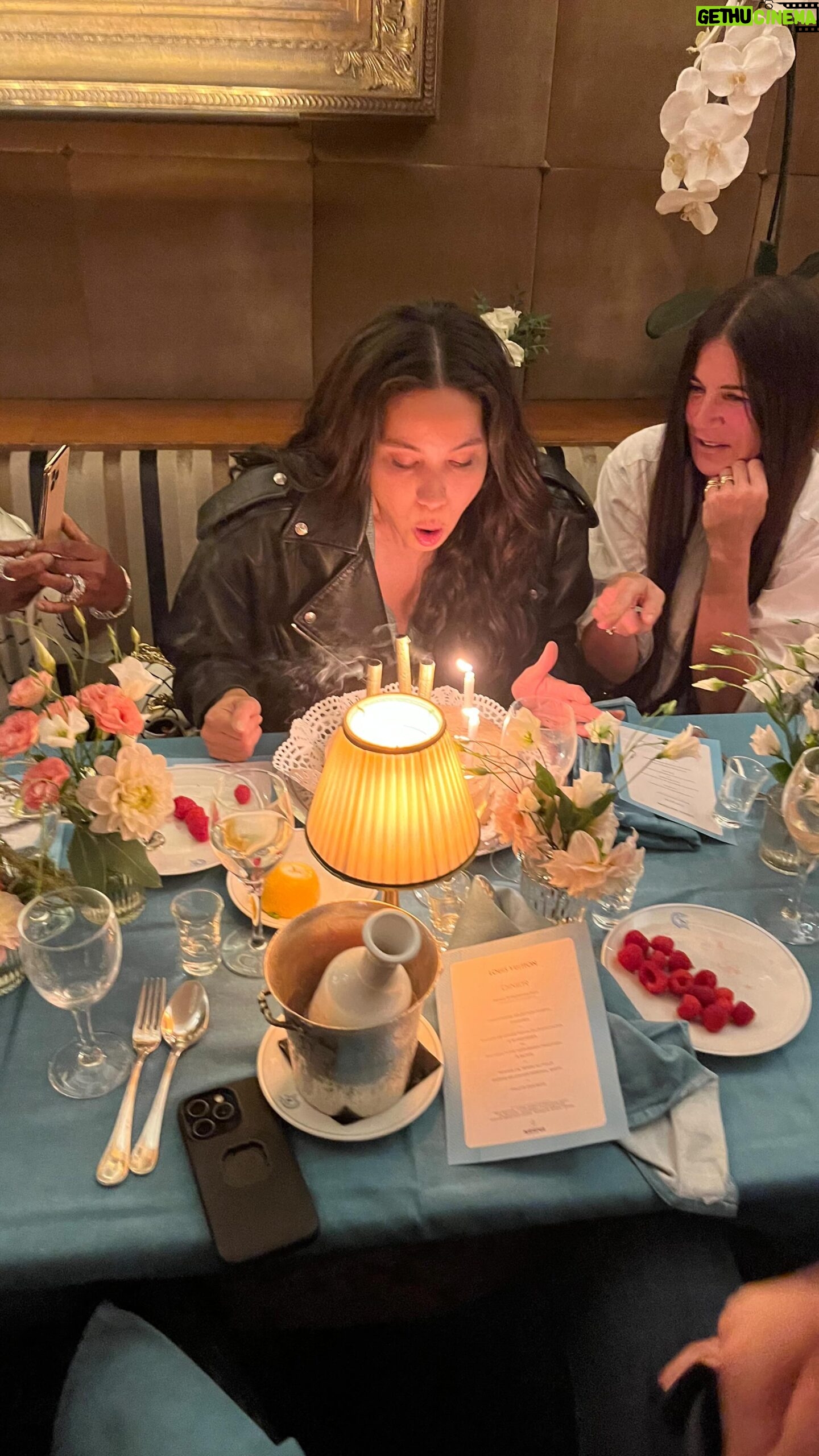 Jurnee Smollett Instagram - A birthday in Paris? So much gratitude 🙏🏽. Feeling incredibly grateful for another year around the sun and the blessings that come with it. Thank you all for the birthday wishes. I see you & feel so loved. What a lovely time, celebrating with my godmother @ltjackson_ and this incredible @louisvuitton fam. Feeling truly blessed 🥹 #libragang♎️ #birthday