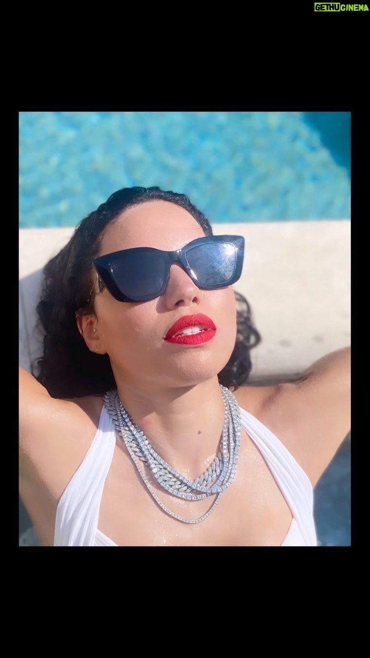 Jurnee Smollett Instagram - Please take me back to this magical place @stregispuntamita πΆοΈ @louisvuitton π@beachbunnyswimwear #travel #summer #beachvibes #mexico #puntamita βοΈπΆοΈππ¦π¦@howelltalentrelations