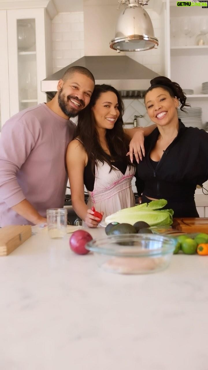 Jurnee Smollett Instagram - Tacos!!!!! 26grams of protein 💪in these Chicken Lettuce Cup Tacos! 😋Easy to prepare & packed with flavor! Give them a try! ✨Write the word “Tacos” in the caption & we will send you a link to the recipe! ✨The knives that Jake @jakesmollett is using are from @middletonmadeknives 🔪🔪🔪✨ ✨Make sure you check out Jurnee’s @jurneesmollett current movie “We Grown Now” #WeGrownNow nominated for 3 independent Spirit Awards including Best Picture! ❤️🎬 ✨Join Jeanette’s 30Day Total Body 💪 Bootcamp by clicking the link in her profile! @msjeanettejenkins Video 🎥shot by Ken @kenftw ✨ #LettuceCupTacos #Tacos #Protein #TacoTuesday #HealthyLiving #HealthyMeals #MealPrep #ChickenTacos #GoodFood #ChickenMeals #DinnerIdeas #DinnerMeals