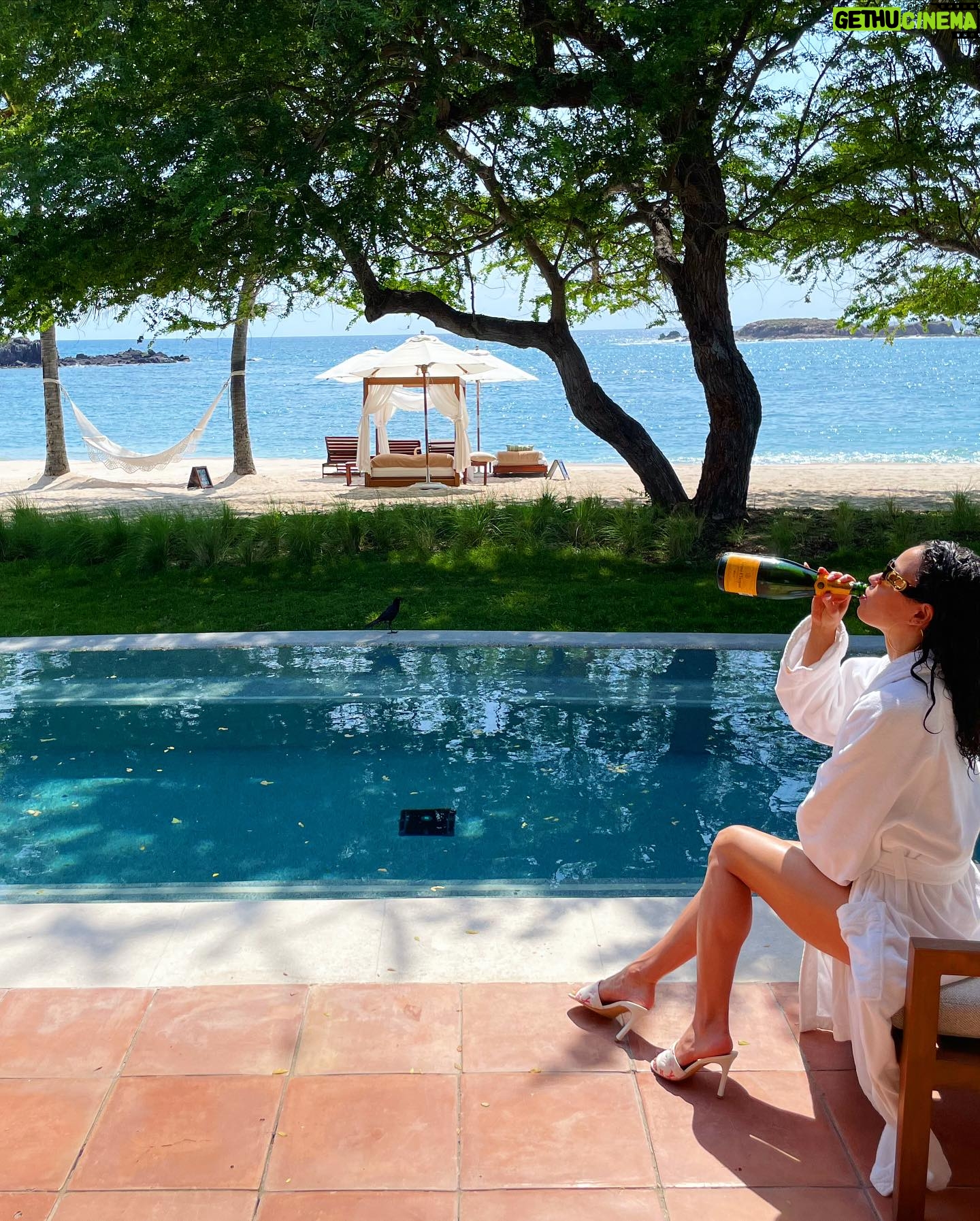 Jurnee Smollett Instagram - Sick in bed but reminiscing about summer days. Mentally here…please take me back to this magical place @stregispuntamita 🌊🌞🕶️ #summervibes #summerdays @stregispuntamita @howelltalentrelations #beachvibes