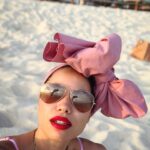Jurnee Smollett Instagram - Mentally here. Missing the water 🌊🦀🐟☀️ Officially over the cold 🥶 gimme #beachvibes. Where we going this #summer? 💃🏽🙃