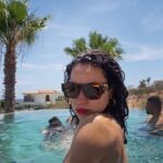 Jurnee Smollett Instagram - Mentally here. Missing the water 🌊🦀🐟☀️ Officially over the cold 🥶 gimme #beachvibes. Where we going this #summer? 💃🏽🙃