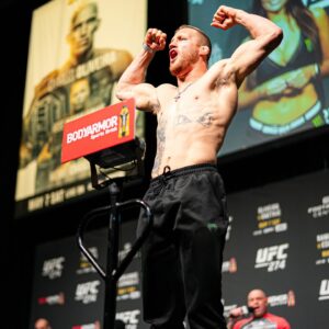 Justin Gaethje Instagram - #ufc274 #gametime @ufc Time for some fun.