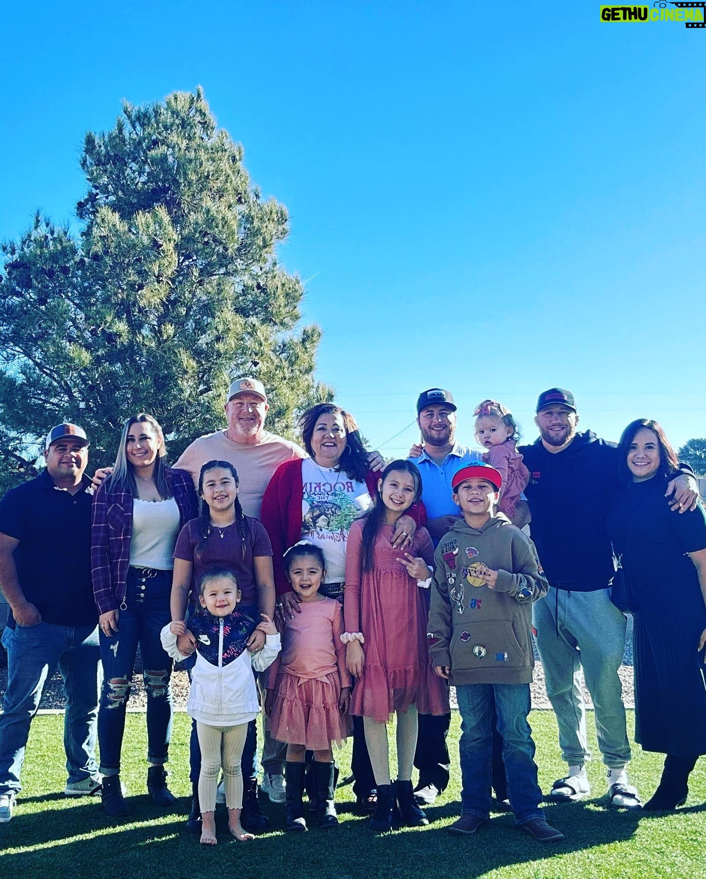 Justin Gaethje Instagram - It was an amazing day celebrating our Lord and Savior Jesus Christ. Merry Christmas from my family to yours 🎄