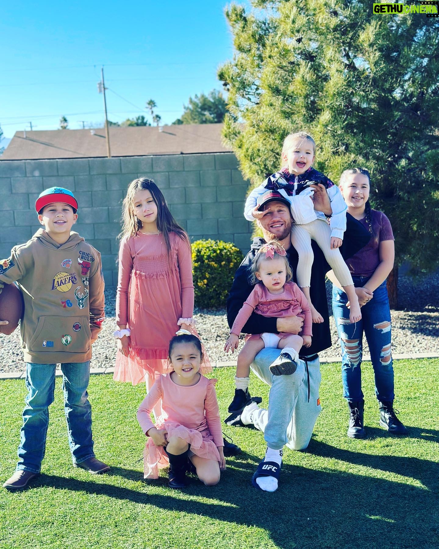 Justin Gaethje Instagram - It was an amazing day celebrating our Lord and Savior Jesus Christ. Merry Christmas from my family to yours 🎄