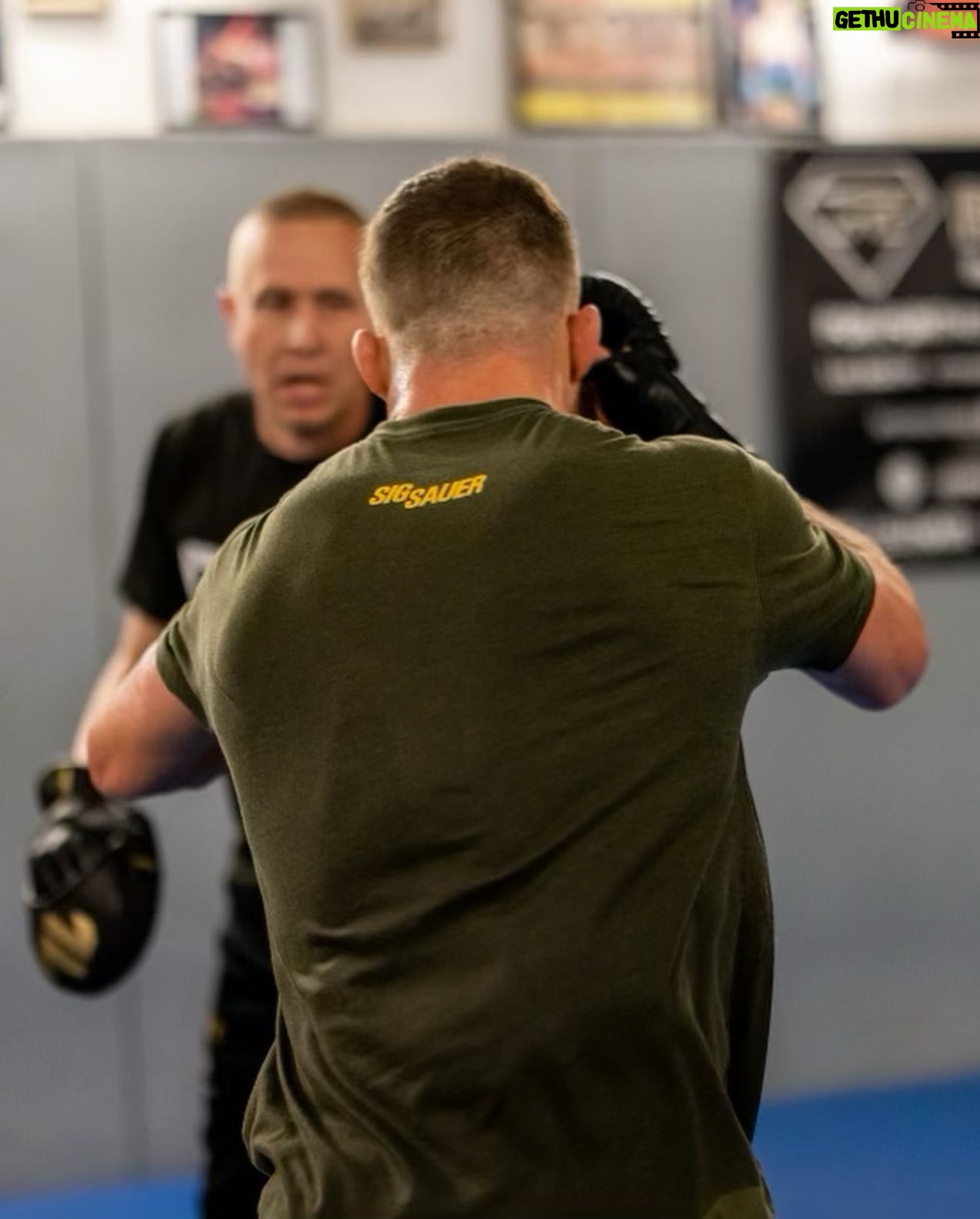 Justin Gaethje Instagram - Proud to represent America’s finest @sigsauerinc #ufc286