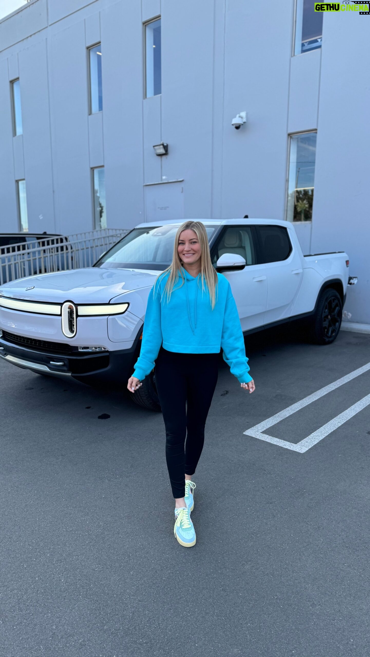 Justine Ezarik Instagram - I joined the @rivianofficial fam 🥹🙏🏻 what should I name her?!