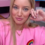 Justine Ezarik Instagram - Not sure why my reel got deleted but it’s gone!?!?? 🤪🌈🏳️‍🌈🌈🏳️‍🌈🌈🏳️‍🌈🌈🏳️‍🌈🌈🏳️‍🌈🌈🏳️‍🌈🌈🏳️‍🌈