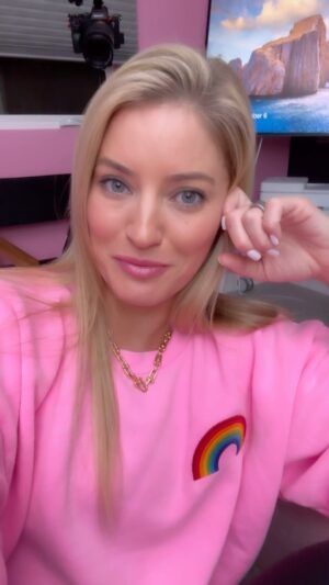 Justine Ezarik Instagram - Not sure why my reel got deleted but it’s gone!?!?? 🤪🌈🏳️‍🌈🌈🏳️‍🌈🌈🏳️‍🌈🌈🏳️‍🌈🌈🏳️‍🌈🌈🏳️‍🌈🌈🏳️‍🌈