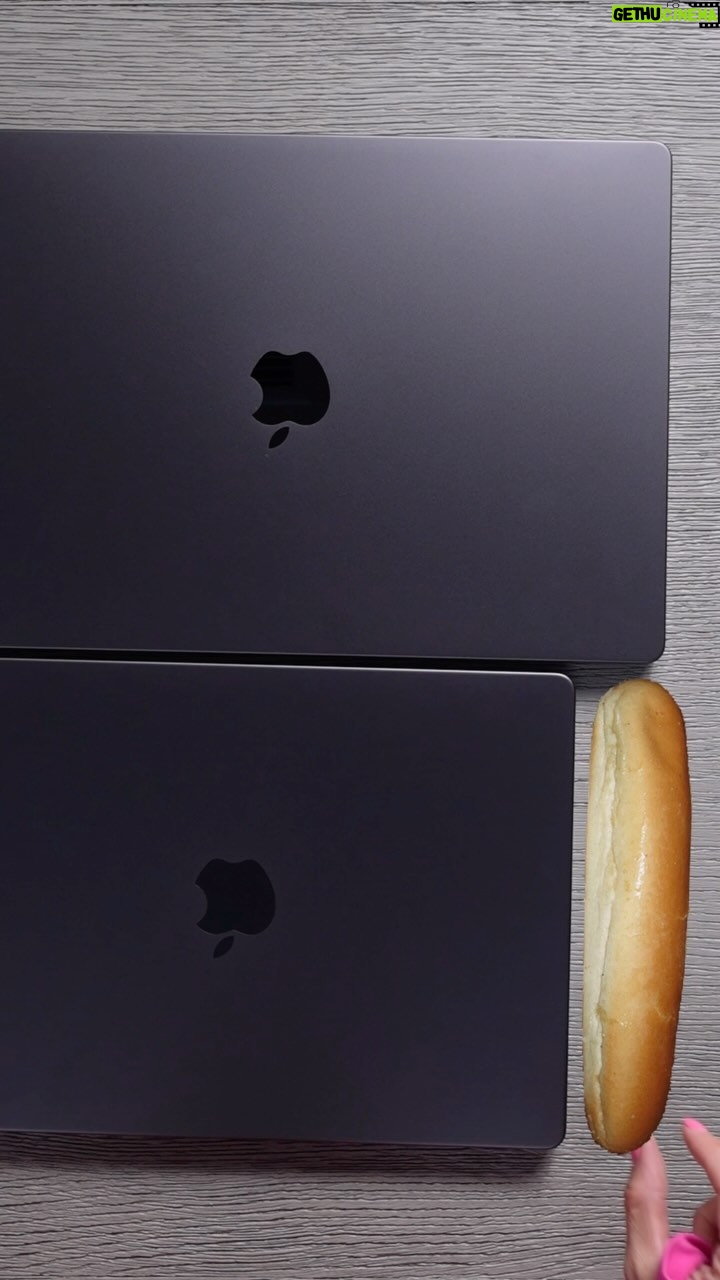 Justine Ezarik Instagram - Just got my 14in MacBook last night!!!! What do you think about this form of measurement?