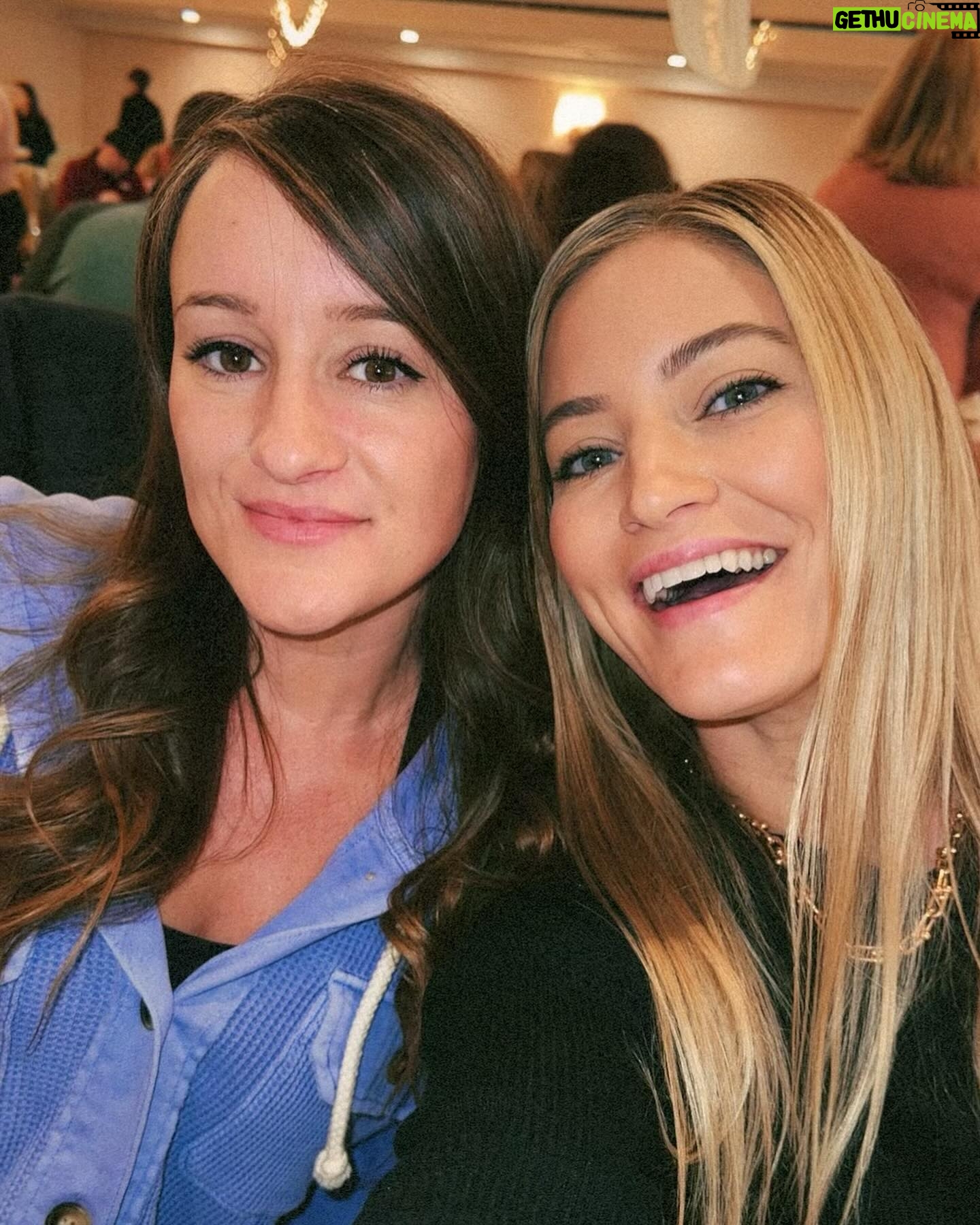 Justine Ezarik Instagram - NGL this breakfast with Santa was pretty epic hahaha. Great buffet, the grinch, Olaf AND Santa a magic show and free tickets to ice skate!!! Will go back to skate another day bc we got sleepy after the meal and activities.