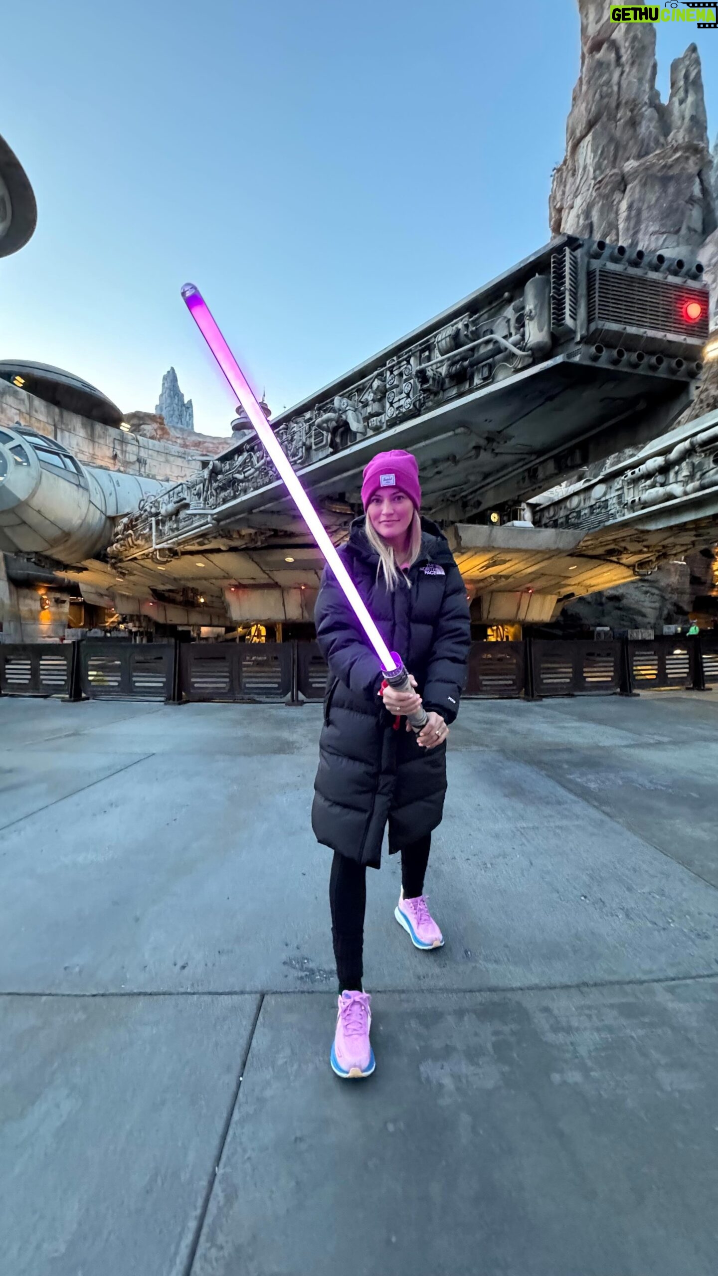 Justine Ezarik Instagram - Spinning these Disney sabers is terrifying because they are so heavy and definitely NOT meant to be dropped.. especially on concrete š«£š had a very fun day at Disney! I could have spent the entire day in Star Wars land!