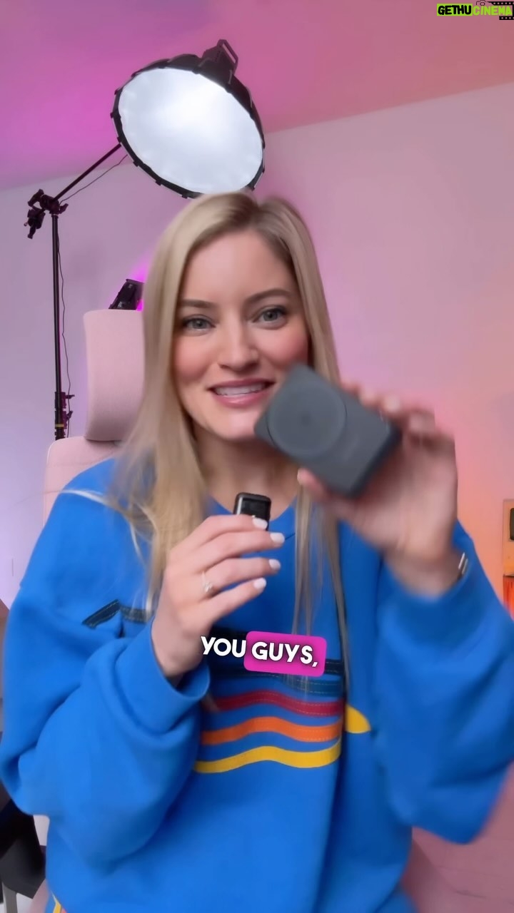 Justine Ezarik Instagram - This is the best Apple Charger! Check out Anker MagGo, the ultrafast magnetic charging lineup by going to https://ankerfast.club/9Ejdrv @anker_official AD