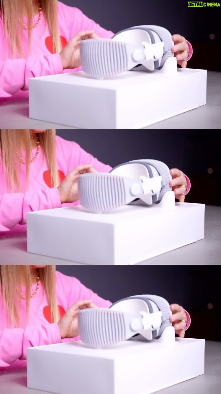 Justine Ezarik Instagram - Unboxing Apple Vision Pro!