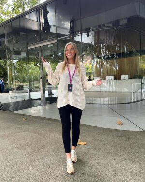 Justine Ezarik Instagram - Wow this memory popped up on Facebook that I visited Cupertino for the first time 16 years ago.. (it was my childhood dream to live here because that’s where Apple is 😂) and TODAY, 16 years later I was speaking at Apple’s #FCPcreativesummit!! What a wild ride 😂😂💻 thx to for all joining me!